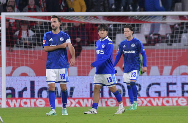 11.10.2026, xblx, Fussball 1.Bundesliga, SC Freiburg - FC Schalke 04 v.l. Kenan Karaman (FC Schalke 04), Satoshi Tanaka (FC Schalke 04), Soufiane El-Faouzi (FC Schalke 04), enttäuscht, enttaeuscht schauend, dissapointed, Enttäuschung, Enttaeuschung (DFL DFB REGULATIONS PROHIBIT ANY USE OF PHOTOGRAPHS as IMAGE SEQUENCES and or QUASI-VIDEO) Freiburg