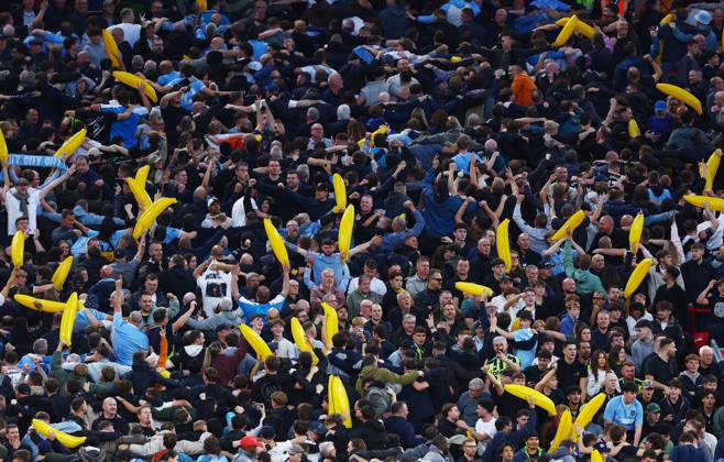 Manchester City fans with inflatable bananas Liverpool v Manchester City, Premier League, Football, Anfield, Liverpool, UK - 11 Oct 2026Liverpool Anfield United Kingdom EDITORIAL USE ONLY No use with unauthorised audio, video, data, fixture lists, club league logos or live services. Online in-match use limited to 120 images, no video emulation. No use in betting, games or single club league player publications. Copyright: xMattxWest Shutterstockx 17210728at