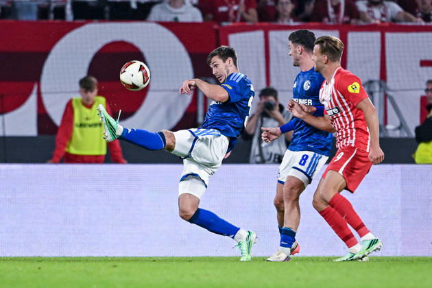 11.10.2026, Fussball, Saison 2026 2027, Bundesliga, SC Freiburg - FC Schalke 04, Maximilian Wöber (FC Schalke 04) xRHR-FOTO YYx Copyright: KROEGER RHR-FOTOx RHR-FOTO YY