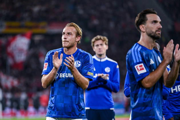 11.10.2026, Fussball, Saison 2026 2027, Bundesliga, SC Freiburg - FC Schalke 04, Die Spieler des FC Schalke 04 sind nach Spielschluss enttäuscht, Timo Becker (FC Schalke 04) xRHR-FOTO YYx Copyright: KROEGER RHR-FOTOx RHR-FOTO YY