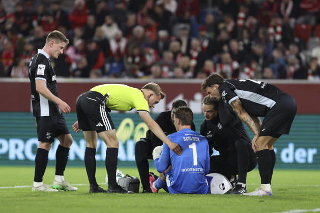 Torwart Timo Schlieck (SC Verl) liegt verletzt am Boden waehrend des Spiels der 3. Liga zwischen Fortuna Duesseldorf und SC Verl, Merkur Spiel-Arena am 11. October 2026 in Duesseldorf, Deutschland. (Foto von Oliver Kaelke DeFodi Images) +++ Torwart Timo Schlieck (SC Verl) injured on the ground during the 3. Liga match between Fortuna Duesseldorf and SC Verl at Merkur Spiel-Arena on October 11, 2026 in Dusseldorf, Germany. (Photo by Oliver Kaelke DeFodi Images) DFB DFL REGULATIONS PROHIBIT ANY USE OF PHOTOGRAPHS AS IMAGE SEQUENCES AND OR QUASI-VIDEO. (Photo by Oliver Kaelke DeFodi Images) -