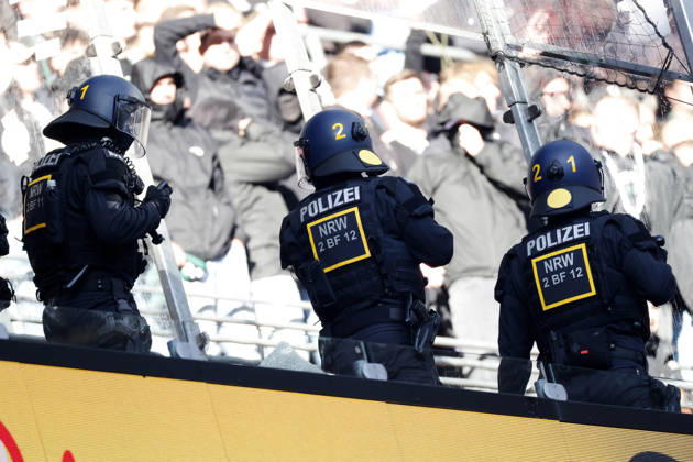 POLIZEI Hochrisiko Spiel in Koeln DFL Fussball Bundesliga Saison 2026 - 2027 Spiel 1.FC Koeln - Borussia Moenchengladbach 2 : 1 am 11. 10 . 2026 in Koeln DFL REGULATIONS PROHIBIT ANY USE OF PHOTOGRAPHS as IMAGE SEQUENCES and or QUASI-VIDEO Copyright: xLacixPerenyix