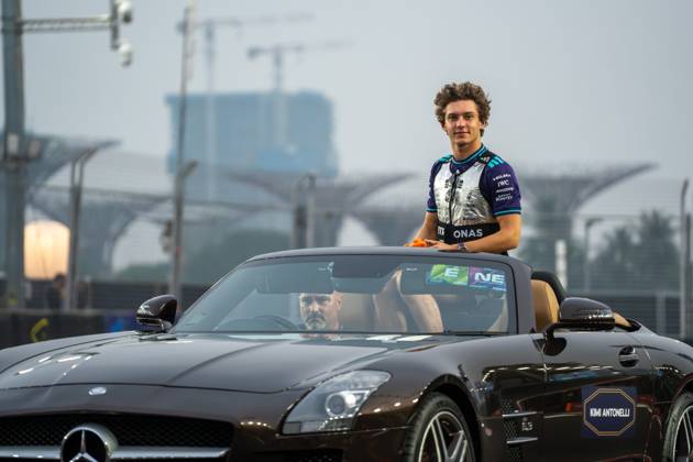 October 11, 2026, Singapore, Singapore: Andrea Kimi Antonelli (ITA) (Mercedes-AMG Petronas F1 Team) at the drivers parade before the race of the Formula 1 Singapore Grand Prix 2026 at the Marina Bay Street Circuit. F1 2026: (Race) Singapore Grand Prix In Singapore, Singapore - 11 Oct 2026 - ZUMAs197 20261011_aaa_s197_107 Copyright: xLucaxMartinix