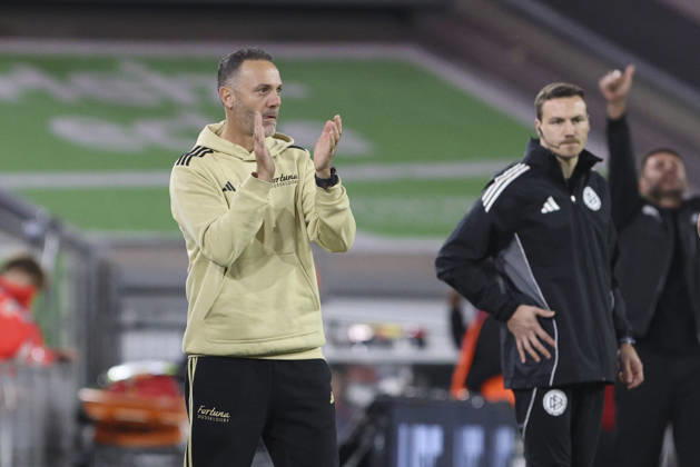 Trainer Alexander Ende (Fortuna Duesseldorf) gestikuliert, Gestik waehrend des Spiels der 3. Liga zwischen Fortuna Duesseldorf und SC Verl, Merkur Spiel-Arena am 11. October 2026 in Duesseldorf, Deutschland. (Foto von Oliver Kaelke DeFodi Images) +++ Trainer Alexander Ende (Fortuna Duesseldorf) gestures during the 3. Liga match between Fortuna Duesseldorf and SC Verl at Merkur Spiel-Arena on October 11, 2026 in Dusseldorf, Germany. (Photo by Oliver Kaelke DeFodi Images) DFB DFL REGULATIONS PROHIBIT ANY USE OF PHOTOGRAPHS AS IMAGE SEQUENCES AND OR QUASI-VIDEO. (Photo by Oliver Kaelke DeFodi Images) -