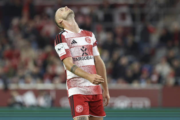 Jorrit Hendrix (Fortuna Duesseldorf) ist enttaeuscht, gestikuliert, Gestik waehrend des Spiels der 3. Liga zwischen Fortuna Duesseldorf und SC Verl, Merkur Spiel-Arena am 11. October 2026 in Duesseldorf, Deutschland. (Foto von Oliver Kaelke DeFodi Images) +++ Jorrit Hendrix (Fortuna Duesseldorf) looks dejected, gestures during the 3. Liga match between Fortuna Duesseldorf and SC Verl at Merkur Spiel-Arena on October 11, 2026 in Dusseldorf, Germany. (Photo by Oliver Kaelke DeFodi Images) DFB DFL REGULATIONS PROHIBIT ANY USE OF PHOTOGRAPHS AS IMAGE SEQUENCES AND OR QUASI-VIDEO. (Photo by Oliver Kaelke DeFodi Images) -