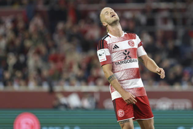 Jorrit Hendrix (Fortuna Duesseldorf) ist enttaeuscht, gestikuliert, Gestik waehrend des Spiels der 3. Liga zwischen Fortuna Duesseldorf und SC Verl, Merkur Spiel-Arena am 11. October 2026 in Duesseldorf, Deutschland. (Foto von Oliver Kaelke DeFodi Images) +++ Jorrit Hendrix (Fortuna Duesseldorf) looks dejected, gestures during the 3. Liga match between Fortuna Duesseldorf and SC Verl at Merkur Spiel-Arena on October 11, 2026 in Dusseldorf, Germany. (Photo by Oliver Kaelke DeFodi Images) DFB DFL REGULATIONS PROHIBIT ANY USE OF PHOTOGRAPHS AS IMAGE SEQUENCES AND OR QUASI-VIDEO. (Photo by Oliver Kaelke DeFodi Images) -