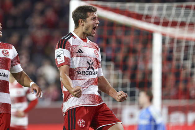 Tim Oberdorf (Fortuna Duesseldorf) Torjubel, jubelt nach seinem Treffer zum 1:0 waehrend des Spiels der 3. Liga zwischen Fortuna Duesseldorf und SC Verl, Merkur Spiel-Arena am 11. October 2026 in Duesseldorf, Deutschland. (Foto von Oliver Kaelke DeFodi Images) +++ Tim Oberdorf (Fortuna Duesseldorf) celebrates after scoring his team s first goal during the 3. Liga match between Fortuna Duesseldorf and SC Verl at Merkur Spiel-Arena on October 11, 2026 in Dusseldorf, Germany. (Photo by Oliver Kaelke DeFodi Images) DFB DFL REGULATIONS PROHIBIT ANY USE OF PHOTOGRAPHS AS IMAGE SEQUENCES AND OR QUASI-VIDEO. (Photo by Oliver Kaelke DeFodi Images) -