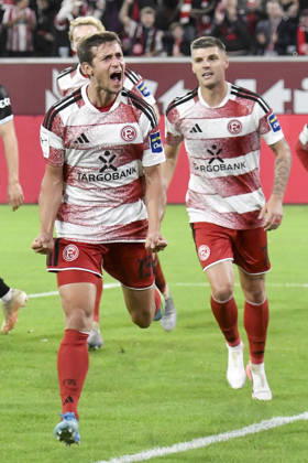 Tim Oberdorf (Duesseldorf 15) jubelt nach dem Tor zum 1:0 mit der Mannschaft 11.10.2026 ¢ Fussball ¢ Fortuna Duesseldorf vs SC Verl, Merkur Spiel-Arena, Duesseldorf, DFB DFL REGULATIONS PROHIBIT ANY USE OF PHOTOGRAPHS AS IMAGE SEQUENCES AND OR QUASI-VIDEO