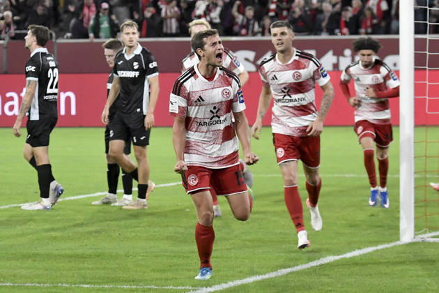 Tim Oberdorf (Duesseldorf 15) jubelt nach dem Tor zum 1:0 mit der Mannschaft 11.10.2026 ¢ Fussball ¢ Fortuna Duesseldorf vs SC Verl, Merkur Spiel-Arena, Duesseldorf, DFB DFL REGULATIONS PROHIBIT ANY USE OF PHOTOGRAPHS AS IMAGE SEQUENCES AND OR QUASI-VIDEO
