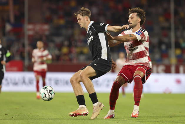 Nick Seidel (SC Verl) und Fabian Schleusener (Fortuna Duesseldorf) im Zweikampf waehrend des Spiels der 3. Liga zwischen Fortuna Duesseldorf und SC Verl, Merkur Spiel-Arena am 11. October 2026 in Duesseldorf, Deutschland. (Foto von Oliver Kaelke DeFodi Images) +++ Nick Seidel (SC Verl) und Fabian Schleusener (Fortuna Duesseldorf) battle for the ball during the 3. Liga match between Fortuna Duesseldorf and SC Verl at Merkur Spiel-Arena on October 11, 2026 in Dusseldorf, Germany. (Photo by Oliver Kaelke DeFodi Images) DFB DFL REGULATIONS PROHIBIT ANY USE OF PHOTOGRAPHS AS IMAGE SEQUENCES AND OR QUASI-VIDEO. (Photo by Oliver Kaelke DeFodi Images) -