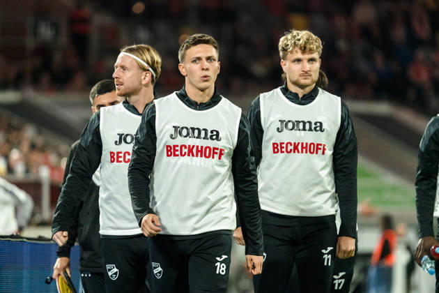 Deutschland: 3. Liga 2026 2027 Fortuna Düsseldorf vs. SC Verl 8. Spieltag 12.10.2026 Merkur Spiel-Arena (Nordrhein-Westfalen) Fabian Wessig (SC Verl, 18) Moritz Kaube (SC Verl, 11) Copyright: xCelinaxLeiersx