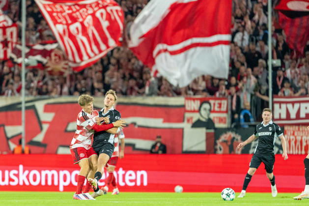 Elias Arden (Fortuna Düsseldorf, 38) und Nick Seidel (SC Verl, 05) prallen zusammen Fortuna Duesseldorf vs. SC Verl, Fussball, 3.Liga, 8.Spieltag, Saison 2026 27, 12.10.2026, DFL REGULATIONS PROHIBIT ANY USE OF PHOTOGRAPHS AS IMAGE SEQUENCES AND OR QUASI-VIDEO, Fortuna Duesseldorf vs. SC Verl, Fussball, 3.Liga, 8.Spieltag, Saison 2026 27, 12.10.2026 Düsseldorf Copyright: xEibner-Pressefoto LukasxBaldygax EP_LBA