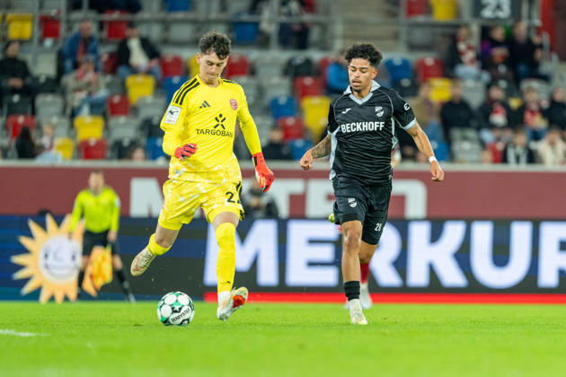Louis Lord (Fortuna Düsseldorf, 22) am Ball wird angelaufen von Andre Leipold (SC Verl, 20) Fortuna Duesseldorf vs. SC Verl, Fussball, 3.Liga, 8.Spieltag, Saison 2026 27, 12.10.2026, DFL REGULATIONS PROHIBIT ANY USE OF PHOTOGRAPHS AS IMAGE SEQUENCES AND OR QUASI-VIDEO, Fortuna Duesseldorf vs. SC Verl, Fussball, 3.Liga, 8.Spieltag, Saison 2026 27, 12.10.2026 Düsseldorf Copyright: xEibner-Pressefoto LukasxBaldygax EP_LBA