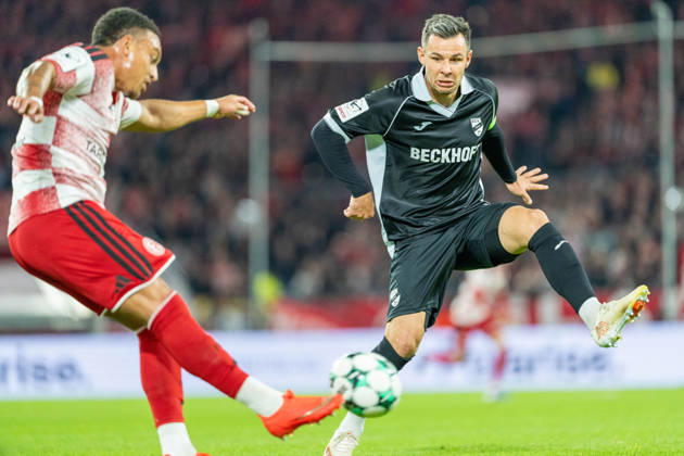 Niko Kijewski (SC Verl, 19) springt in die Flanke von Steven van der Sloot (Fortuna Düsseldorf, 02) Fortuna Duesseldorf vs. SC Verl, Fussball, 3.Liga, 8.Spieltag, Saison 2026 27, 12.10.2026, DFL REGULATIONS PROHIBIT ANY USE OF PHOTOGRAPHS AS IMAGE SEQUENCES AND OR QUASI-VIDEO, Fortuna Duesseldorf vs. SC Verl, Fussball, 3.Liga, 8.Spieltag, Saison 2026 27, 12.10.2026 Düsseldorf Copyright: xEibner-Pressefoto LukasxBaldygax EP_LBA