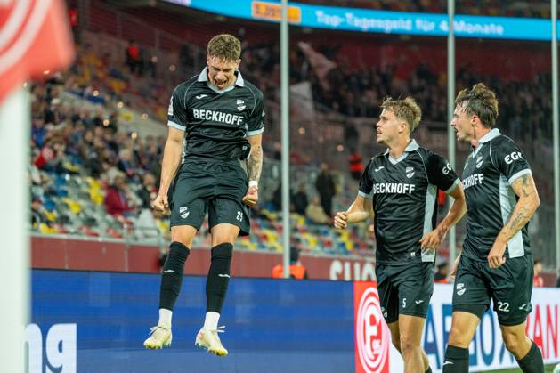 Tim Heike (SC Verl, 25) bejubelt sein Tor zum 1:1 mit einem Jubelsprung, Nick Seidel (SC Verl, 05) und Noah Koenig (SC Verl, 22) kommen dazu Fortuna Duesseldorf vs. SC Verl, Fussball, 3.Liga, 8.Spieltag, Saison 2026 27, 12.10.2026, DFL REGULATIONS PROHIBIT ANY USE OF PHOTOGRAPHS AS IMAGE SEQUENCES AND OR QUASI-VIDEO, Fortuna Duesseldorf vs. SC Verl, Fussball, 3.Liga, 8.Spieltag, Saison 2026 27, 12.10.2026 Düsseldorf Copyright: xEibner-Pressefoto LukasxBaldygax EP_LBA