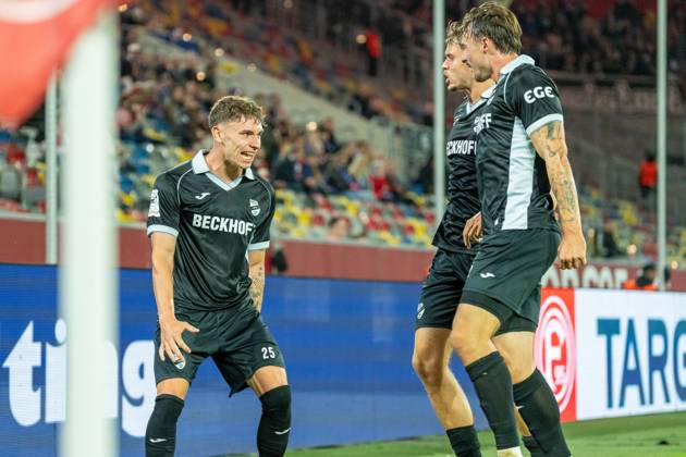 Tim Heike (SC Verl, 25) bejubelt sein Tor zum 1:1 mit einem Jubelsprung, Nick Seidel (SC Verl, 05) und Noah Koenig (SC Verl, 22) kommen dazu Fortuna Duesseldorf vs. SC Verl, Fussball, 3.Liga, 8.Spieltag, Saison 2026 27, 12.10.2026, DFL REGULATIONS PROHIBIT ANY USE OF PHOTOGRAPHS AS IMAGE SEQUENCES AND OR QUASI-VIDEO, Fortuna Duesseldorf vs. SC Verl, Fussball, 3.Liga, 8.Spieltag, Saison 2026 27, 12.10.2026 Düsseldorf Copyright: xEibner-Pressefoto LukasxBaldygax EP_LBA
