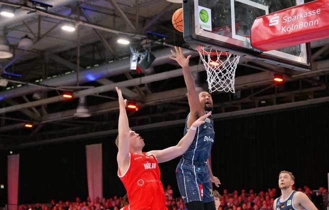 v.l. Bjoern Rohwer (RheinStars Koeln 15), Jeremiah Oden (Eisbaeren Bremerhaven 25), Vincent Friederici (Eisbaeren Bremerhaven 30) GER, RheinStars Koeln vs. Eisbaeren Bremerhaven, Basketball, ProA, 4. Spieltag, Spielzeit 2026 2027, 11.10.2026 GER, RheinStars Koeln vs. Eisbaeren Bremerhaven, Basketball, ProA, 4. Spieltag, Spielzeit 2026 2027, 11.10.2026 RheinStars Koeln Copyright: xEibner-Pressefoto ThomasxStoeckerx EP_TSR