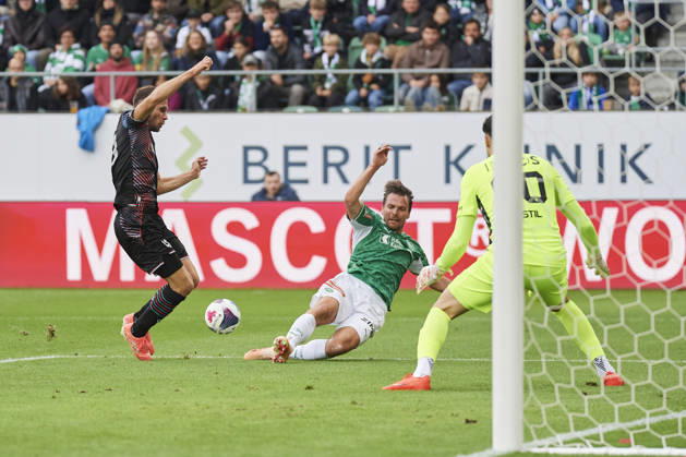 Brack Super League 2026 2027 FC St. Gallen 1879 vs. FC Lausanne St. Gallen, Schweiz St. Gallen, Schweiz, 11. Oktober 2026. Lukas Görtler verpasst eine Torchance während des Brack Super League Spiels FC St. Gallen 1879 gegen FC Lausanne-Sport in St. Gallen.