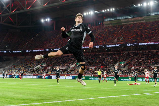 Deutschland: 3. Liga 2026 2027 Fortuna Düsseldorf vs. SC Verl 8. Spieltag 12.10.2026 Merkur Spiel-Arena (Nordrhein-Westfalen) Tor zum 2:2 durch Janne Berner (SC Verl, 34) Jubel Freude Emotionen Torjubel Copyright: xCelinaxLeiersx