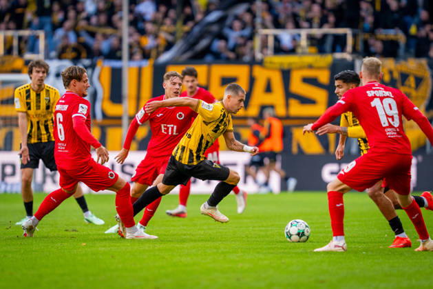 Georg Ermolaev (Alemannia Aachen, 20) im Duell um den Ball TSV Alemannia Aachen vs. FC Viktoria Koeln, Fussball, 3. Liga, 8. Spieltag, Saison 2026 2027, 11.10.2026 DFB REGULATIONS PROHIBIT ANY USE OF PHOTOGRAPHS AS IMAGE SEQUENCES AND OR QUASI-VIDEO TSV Alemannia Aachen vs. FC Viktoria Koeln, Fussball, 3. Liga, 8. Spieltag, Saison 2026 2027, 11.10.2026 Aachen Copyright: xEibner-Pressefoto J.xDerondeaux EP_JDU