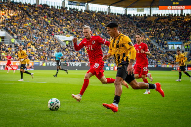 Mehdi Loune (Alemannia Aachen, 10) und Meiko Sponsel (FC Viktoria Koeln, 19) TSV Alemannia Aachen vs. FC Viktoria Koeln, Fussball, 3. Liga, 8. Spieltag, Saison 2026 2027, 11.10.2026 DFB REGULATIONS PROHIBIT ANY USE OF PHOTOGRAPHS AS IMAGE SEQUENCES AND OR QUASI-VIDEO TSV Alemannia Aachen vs. FC Viktoria Koeln, Fussball, 3. Liga, 8. Spieltag, Saison 2026 2027, 11.10.2026 Aachen Copyright: xEibner-Pressefoto J.xDerondeaux EP_JDU