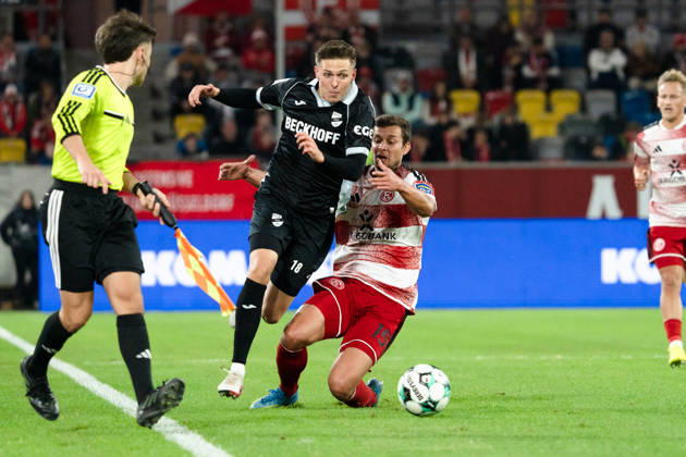 Deutschland: 3. Liga 2026 2027 Fortuna Düsseldorf vs. SC Verl 8. Spieltag 12.10.2026 Merkur Spiel-Arena (Nordrhein-Westfalen) Tim Oberdorf (Fortuna Dusseldorf, 15) Fabian Wessig (SC Verl, 18) Zweikampf Duell Copyright: xCelinaxLeiersx