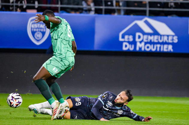 FOOTBALL : ESTAC Troyes vs Olympique de Marseille - Ligue 1 - JournÃ e 6 - 11 10 2026 Amine Gouiri (OM) Paolo Gozzi (ESTAC Troyes) TroyesFrance  Copyright: xBaptistexAutissierx