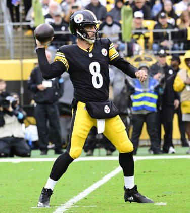 Pittsburgh Steelers quarterback Aaron Rodgers (8) throws in the first quarter against the Indianapolis Colts at Acrisure Stadium on Sunday, October 11, 2026 in Pittsburgh.  PIT2026101110 ARCHIExCARPENTER