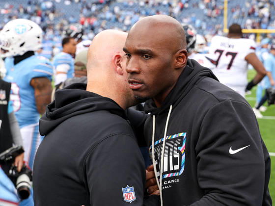 Oct 11, 2026; Nashville, TN, USA; Houston Texans head coach DeMeco Ryans talks with a member of the Titans coaching staff on the field following the NFL, American Football Herren, USA regular season game between the Houston Texans and Tennessee Titans at Nissan Stadium. Mandatory Credit: -Cal Media NFL 2026: Texans Vs Titans OCT 11  - ZUMAc04_ 20261011_zma_c04_071 Copyright: xStephenxFurstx