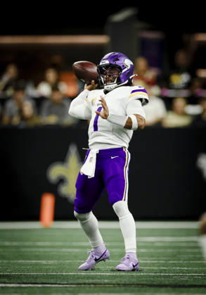 NEW ORLEANS, LA - OCTOBER 11: Kyler Murray 1 of the Minnesota Vikings throws a pass against the New Orleans Saints during the first half of a game at Caesars Superdome on October 11, 2026, in New Orleans, Louisiana. (Photo by Derick Hingle Icon Sportswire) NFL, American Football Herren, USA OCT 11 Vikings at Saints EDITORIAL USE ONLY Icon126261011005