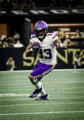 NEW ORLEANS, LA - OCTOBER 11: Aaron Jones 33 of the Minnesota Vikings runs against the New Orleans Saints during the second half of a game at Caesars Superdome on October 11, 2026, in New Orleans, Louisiana. (Photo by Derick Hingle Icon Sportswire) NFL, American Football Herren, USA OCT 11 Vikings at Saints EDITORIAL USE ONLY Icon126261011015