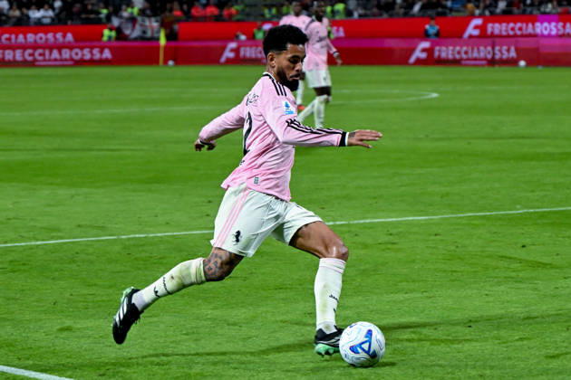 Juventus s Douglas Luiz Soares De Paulo in action during the Serie A soccer match between Cagliari Calcio and Juventus at the Unipol Domus in Cagliari, Sardinia - Sunday 11th october 2026. - Soccer  Copyright: xGianlucaxZuddas LaPressex