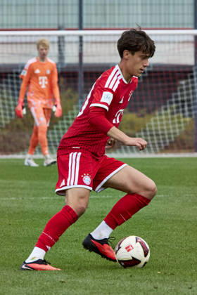 B-Junioren Bundesliga DFB-Nachwuchsliga, FC Bayern München U17, U 17 vs FC Augsburg (U17), München FC Bayern, München FC Bayern (U17), Augsburg FC, Augsburg FC (U17), 2026-10-11 in München (FC Bayern Campus) ZUBOVIC Deni (FC Bayern München (U17) Offensives Mittelfeld Nr10-FCB10) sportworld München FC Bayern Campus Bayern Deutschland