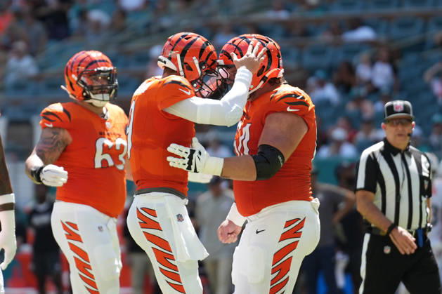 MIAMI GARDENS, FL - OCTOBER 11: Cincinnati Bengals quarterback Joe Burrow (9) celebrates a touchdown with Cincinnati Bengals center Ted Karras (64) during the NFL, American Football Herren, USA game between the Cincinnati Bengals and the Miami Dolphins on Sunday, October 11, 2026 at Hard Rcok Stadium in Miami Gardens, FL (Photo by Peter Joneleit Icon Sportswire) NFL: OCT 11 Bengals at Dolphins EDITORIAL USE ONLY Icon2601011005