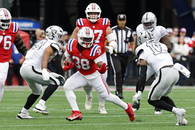 FOXBOROUGH, MA - OCTOBER 11: Rhamondre Stevenson 38 of the New England Patriots carries during a game between the New England Patriots and the Las Vegas Raiders on October 11, 2026, at Gillette Stadium in Foxborough, Massachusetts. (Photo by Fred Kfoury III Icon Sportswire) NFL, American Football Herren, USA OCT 11 Raiders at Patriots EDITORIAL USE ONLY Icon482261011011
