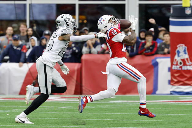 FOXBOROUGH, MA - OCTOBER 11: Kyle Williams 18 of the New England Patriots grabs a pass with Darien Porter 26 of the Las Vegas Raiders in tow during a game between the New England Patriots and the Las Vegas Raiders on October 11, 2026, at Gillette Stadium in Foxborough, Massachusetts. (Photo by Fred Kfoury III Icon Sportswire) NFL, American Football Herren, USA OCT 11 Raiders at Patriots EDITORIAL USE ONLY Icon482261011040