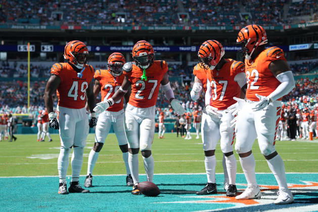 MIAMI GARDENS, FL - OCTOBER 11: Cincinnati Bengals safety Jordan Battle (27) does a turnover celebration dance in the end zone during the NFL, American Football Herren, USA game between the Cincinnati Bengals and the Miami Dolphins on Sunday, October 11, 2026 at Hard Rcok Stadium in Miami Gardens, FL (Photo by Peter Joneleit Icon Sportswire) NFL: OCT 11 Bengals at Dolphins EDITORIAL USE ONLY Icon2601011049