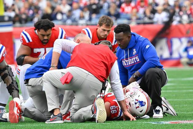 Oct 11, 2026; Foxborough, MA, USA; New England Patriots offensive tackle Will Campbell (66) is checked by training staff and head coach Mike Vrabel (red vest) during the first half against the Las Vegas Raiders at Gillette Stadium. Mandatory Credit: -Cal Media NFL, American Football Herren, USA 2026: Raiders Vs Patriots OCT 11  - ZUMAc04_ 20261011_zma_c04_142 Copyright: xEricxCanhax