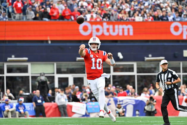 Oct 11, 2026; Foxborough, MA, USA; New England Patriots quarterback Drake Maye (10) throws a pass against the Las Vegas Raiders during the first half at Gillette Stadium. Mandatory Credit: -Cal Media NFL, American Football Herren, USA 2026: Raiders Vs Patriots OCT 11  - ZUMAc04_ 20261011_zma_c04_147 Copyright: xEricxCanhax