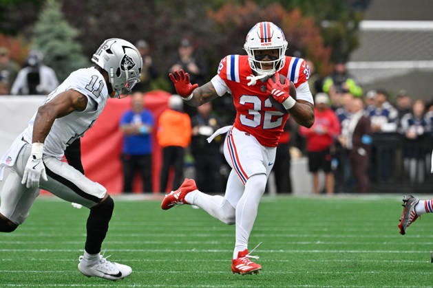 Oct 11, 2026; Foxborough, MA, USA; New England Patriots running back TreVeyon Henderson (32) runs the ball against Las Vegas Raiders safety Jeremy Chinn (11) during the first half at Gillette Stadium. Mandatory Credit: -Cal Media NFL, American Football Herren, USA 2026: Raiders Vs Patriots OCT 11  - ZUMAc04_ 20261011_zma_c04_150 Copyright: xEricxCanhax