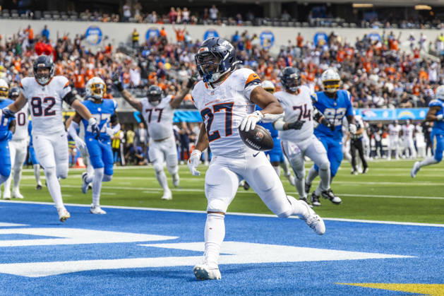 October 11, 2026, Inglewood, California, USA: Denver Broncos Running Back J.K. Dobbins (27) scores a touchdown against Los Angeles Chargers during an NFL, American Football Herren, USA football game, in Inglewood, Calif. on Sunday Oct. 11, 2026. Inglewood USA - ZUMAc68_ 20261011_zaf_c68_014 Copyright: xRingoxChiux