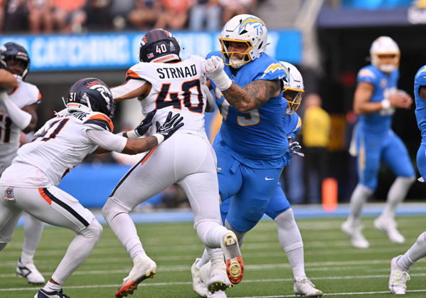 INGLEWOOD, CA - OCTOBER 11: Los Angeles Chargers guard Alex Harkey (73) blocks Denver Broncos linebacker Justin Strnad (40) during the game between the Los Angeles Chargers and the Denver Broncos on October 11, 2026 at SoFi Stadium in Inglewood. (Photo by David Dennis Icon Sportswire) NFL, American Football Herren, USA OCT 11 Broncos at Chargers EDITORIAL USE ONLY Icon26101104