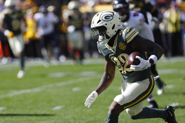 GREEN BAY, WI - OCTOBER 11: Green Bay Packers running back Pierre Strong (22) runs with the ball during a game between the Green Bay Packers and the Chicago Bears on October 11, 2026 at Lambeau Field in Green Bay, WI. (Photo by Larry Radloff Icon Sportswire) NFL, American Football Herren, USA OCT 11 Bears at Packers EDITORIAL USE ONLY Icon2610111426