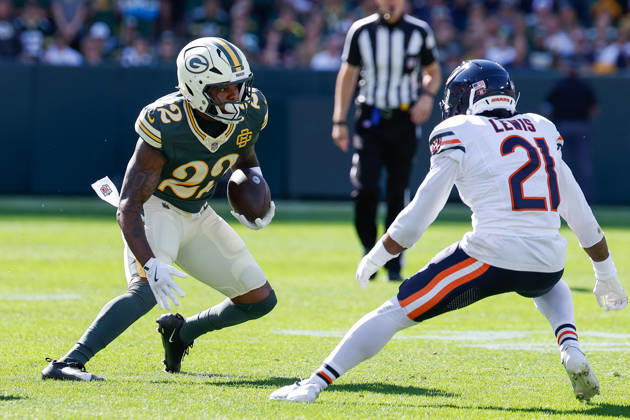 NFL, American Football Herren, USA 2026: Bears Vs Packers OCT 11 Oct 11, 2026; Green Bay, WI, USA; Green Bay Packers running back Pierre Strong Jr. (22) runs after making a catch during NFL game action against the Chicago Bears at Lambeau Field. Mandatory Credit: Darren Lee-Cal Media (Credit Image: Â Darren Lee Cal Sport Media) Green Bay Wi USA EDITORIAL USE ONLY Copyright: xx ZUMA-20261011_zma_c04_202.jpg DarrenxLeex csmphotothree533723
