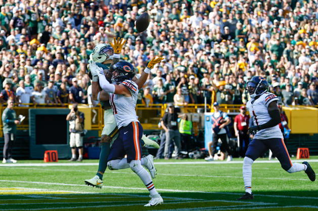 NFL, American Football Herren, USA 2026: Bears Vs Packers OCT 11 Oct 11, 2026; Green Bay, WI, USA; Green Bay Packers wide receiver Christian Watson (9) scores on a 53 yard touchdown catch during NFL game action against the Chicago Bears at Lambeau Field. Mandatory Credit: Darren Lee-Cal Media (Credit Image: Â Darren Lee Cal Sport Media) Green Bay Wi USA EDITORIAL USE ONLY Copyright: xx ZUMA-20261011_zma_c04_228.jpg DarrenxLeex csmphotothree533697