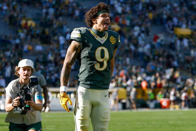 Oct 11, 2026; Green Bay, WI, USA; Green Bay Packers wide receiver Christian Watson (9) hypes up the crowd after the NFL, American Football Herren, USA game against the Chicago Bears at Lambeau Field. Mandatory Credit: -Cal Media NFL 2026: Bears Vs Packers OCT 11  - ZUMAc04_ 20261011_zma_c04_283 Copyright: xDarrenxLeex