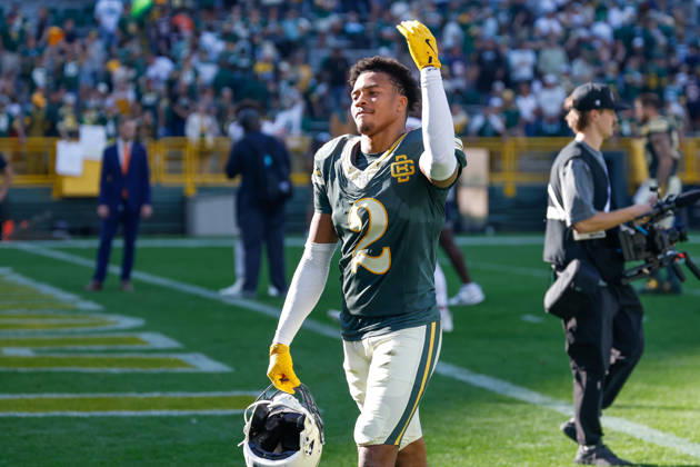 Oct 11, 2026; Green Bay, WI, USA; Green Bay Packers cornerback Brandon Cisse (2) hypes up the crowd after the NFL, American Football Herren, USA game against the Chicago Bears at Lambeau Field. Mandatory Credit: -Cal Media Green Bay USA - ZUMAc04_ 20261011_zma_c04_219 Copyright: xDarrenxLeex