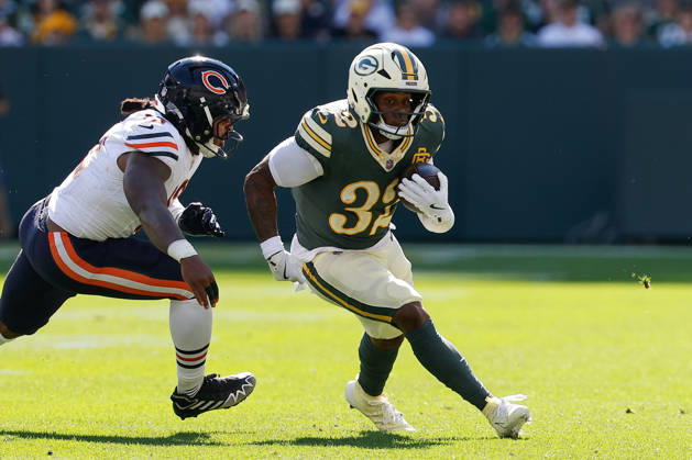 Oct 11, 2026; Green Bay, WI, USA; Green Bay Packers running back Marshawn Lloyd (32) running the ball during NFL, American Football Herren, USA game action against the Chicago Bears at Lambeau Field. Mandatory Credit: -Cal Media Green Bay USA - ZUMAc04_ 20261011_zma_c04_270 Copyright: xDarrenxLeex