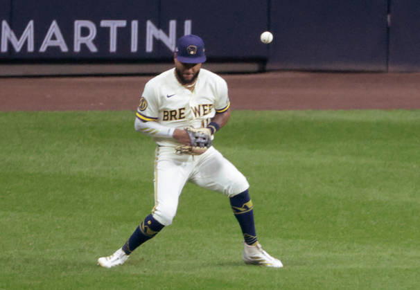 Milwaukee Brewers left fielder Jackson Chourio (11) bobbles a single from Los Angeles Dodgers Freddie Freeman (5) in the first inning of an MLB, Baseball Herren, USA National League Championship Series playoff game at American Family Field in Milwaukee, Wisconsin, on Sunday, October 11, 2026.  MIL20261011701 TANNENxMAURY