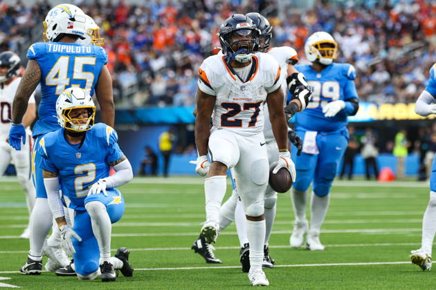 NFL, American Football Herren, USA - Los Angeles Chargers vs Denver Broncos Denver Broncos running back J.K. Dobbins (27) celebrates after running for a first down during the second half of an NFL football game against the Los Angeles Chargers at SoFi Stadium in Inglewood, California, USA, 11 October 2026. INGLEWOOD CALIFORNIA UNITED STATES  Copyright: xCHRISxTORRESx